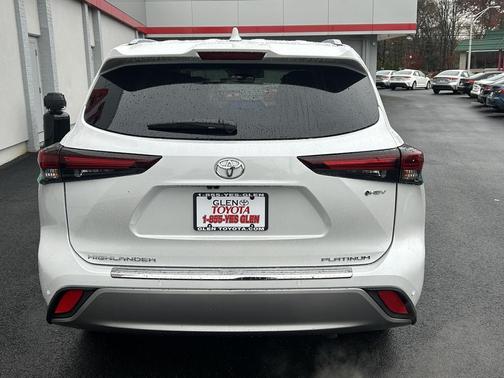 2026 Toyota Highlander Hybrid Platinum