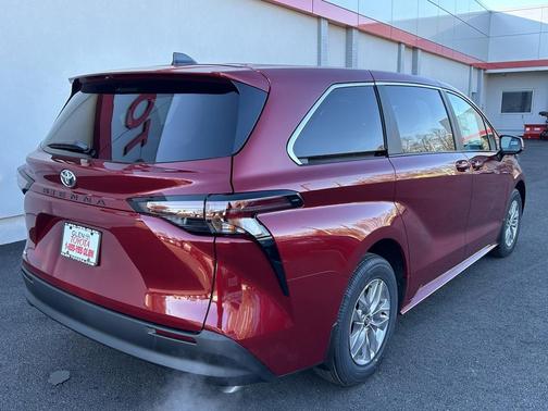 2026 Toyota Sienna LE