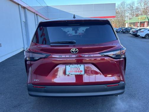 2026 Toyota Sienna LE