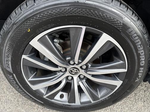 2023 Toyota Venza LE