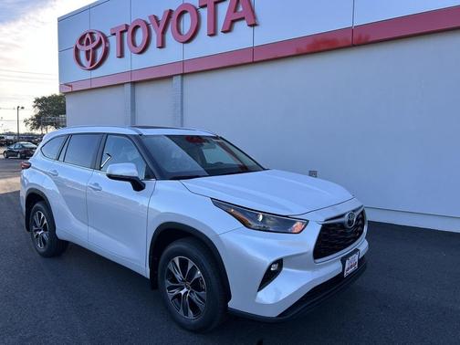 2025 Toyota Highlander XLE
