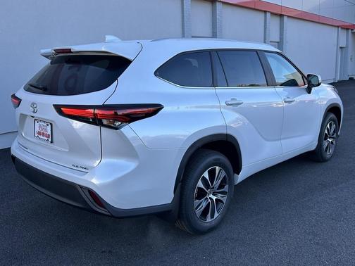2025 Toyota Highlander XLE