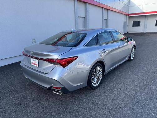 Celestial Silver Metallic 2019 Toyota Avalon Limited