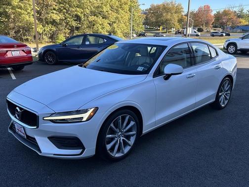 2020 Volvo S60 T6 Momentum