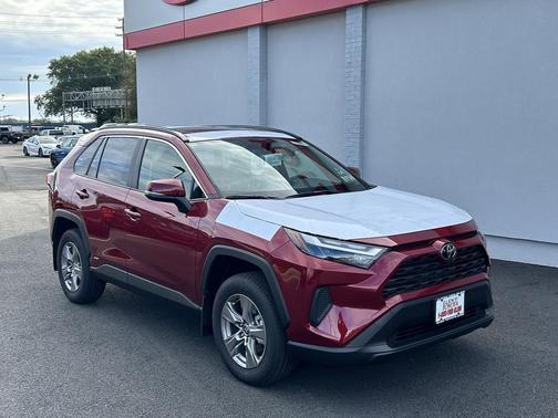 2025 Toyota RAV4 Hybrid XLE
