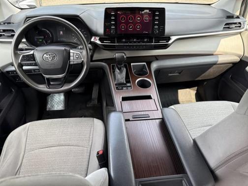 2021 Toyota Sienna LE