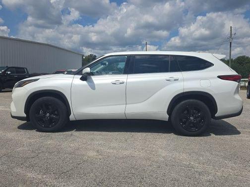 2022 Toyota Highlander L