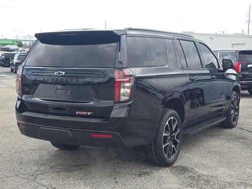 2023 Chevrolet Suburban RST
