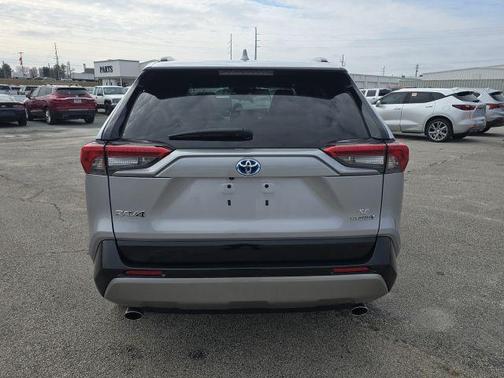 2022 Toyota RAV4 Hybrid SE