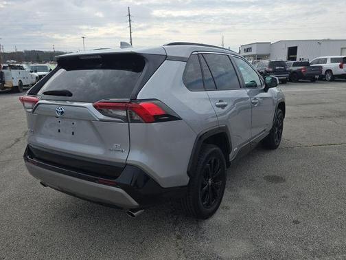 2022 Toyota RAV4 Hybrid SE