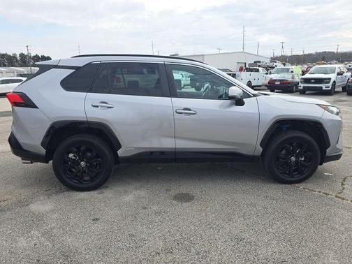 2022 Toyota RAV4 Hybrid SE