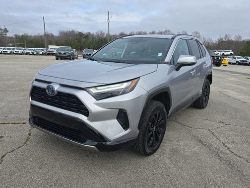 2022 Toyota RAV4 Hybrid SE