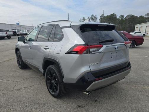 2022 Toyota RAV4 Hybrid SE