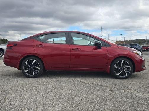 2025 Nissan Versa 1.6 SR