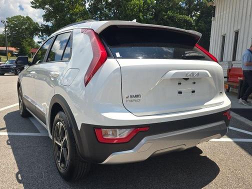 2024 Kia Niro LX