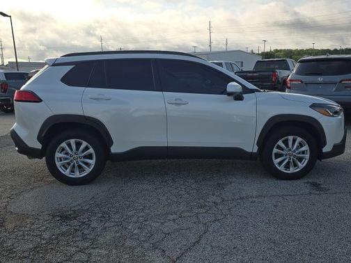 2022 Toyota Corolla Cross LE