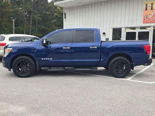 2021 Nissan Titan SV
