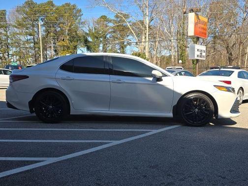 2022 Toyota Camry Hybrid XLE