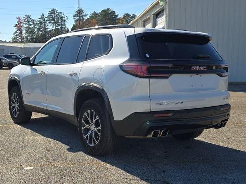 2024 GMC Acadia AT4