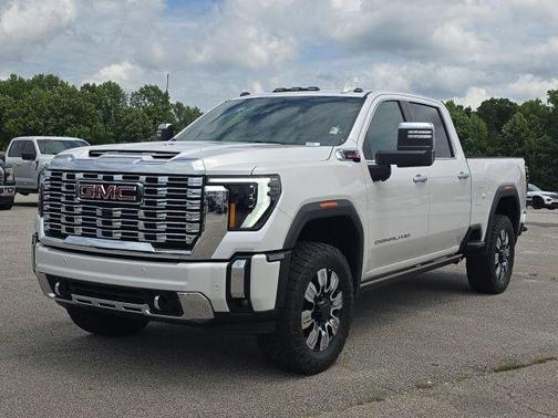 White Frost Tri-Coat 2024 GMC Sierra 2500 Denali