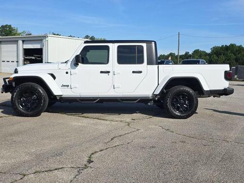 2023 Jeep Gladiator Sport