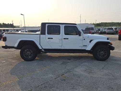2024 Jeep Gladiator Sport