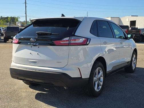 Oxford White 2024 Ford Edge SE
