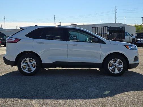 Oxford White 2024 Ford Edge SE