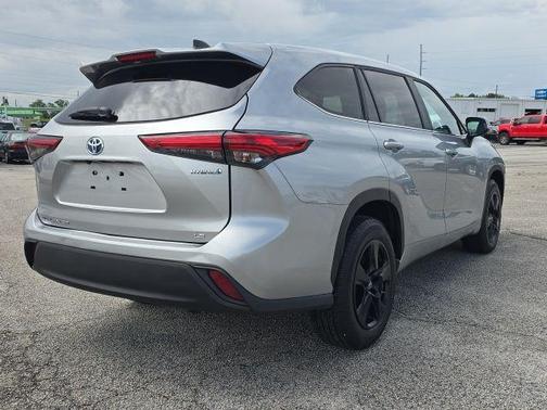 2023 Toyota Highlander Hybrid LE