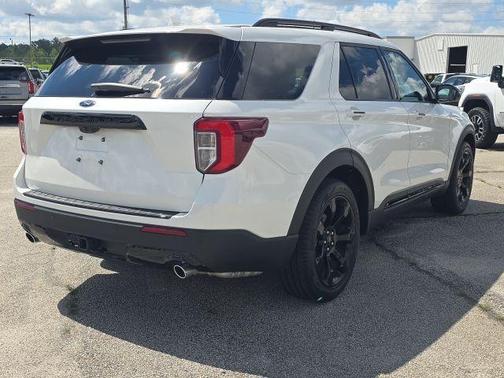 2024 Ford Explorer ST-Line