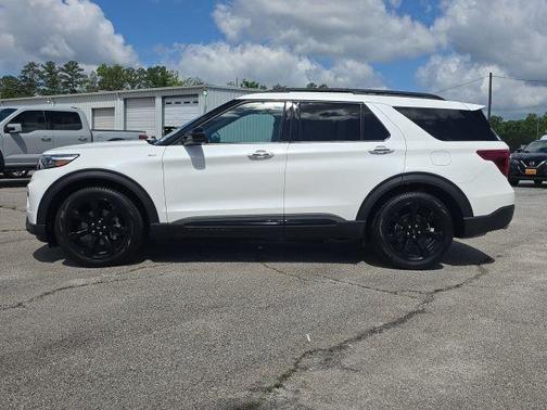 2024 Ford Explorer ST-Line