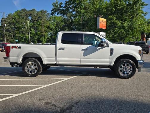 Oxford White 2022 Ford F-250 Lariat