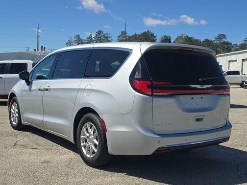 2024 Chrysler Pacifica Touring-L