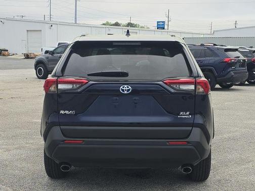 2022 Toyota RAV4 Hybrid XLE Premium