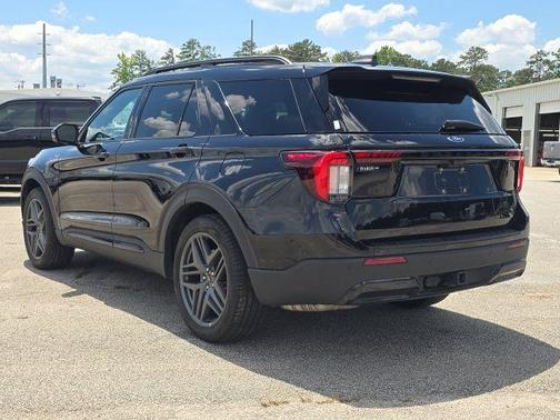 Black Metallic 2025 Ford Explorer ST-Line
