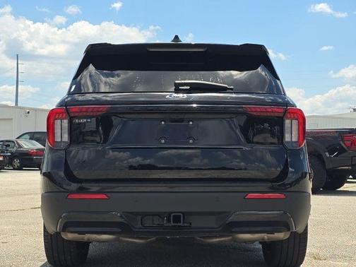 Black Metallic 2025 Ford Explorer ST-Line