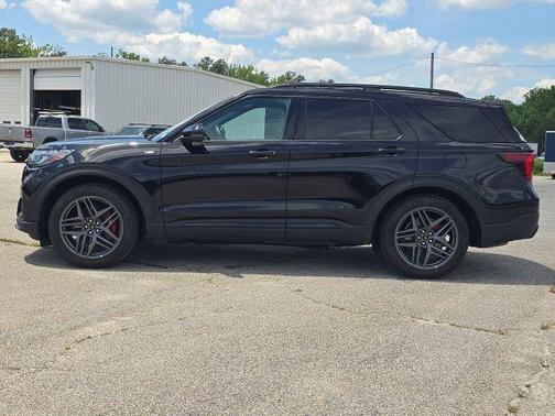 Black Metallic 2025 Ford Explorer ST-Line