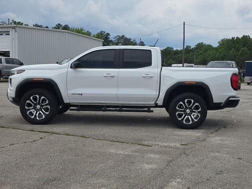 Summit White 2024 GMC Canyon AT4