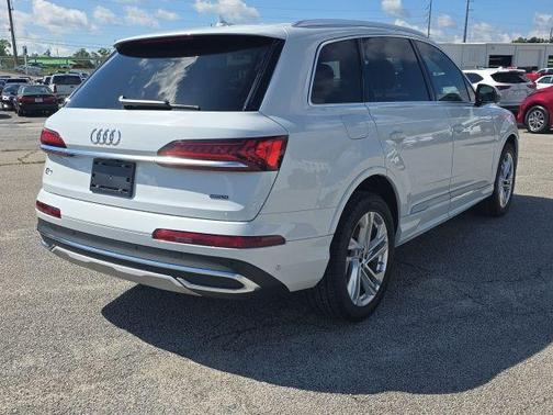 2023 Audi Q7 55 Premium Plus