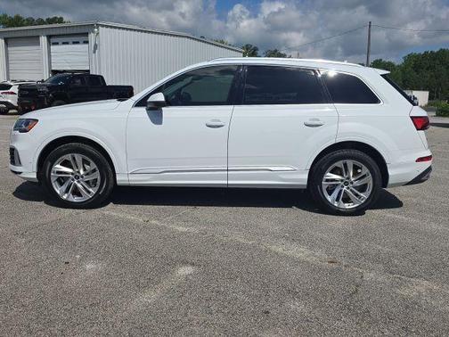 2023 Audi Q7 55 Premium Plus