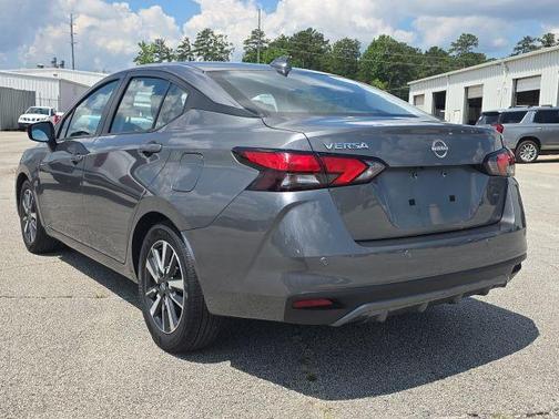 Gun Metallic 2025 Nissan Versa 1.6 SV