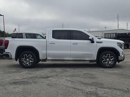 Summit White 2023 GMC Sierra 1500 SLT