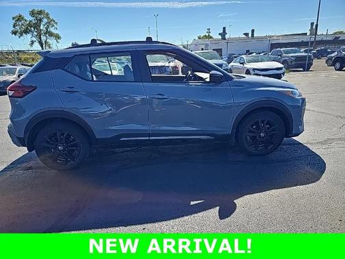 2021 Nissan Kicks SR