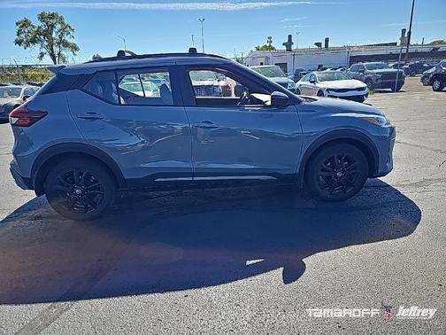 2021 Nissan Kicks SR