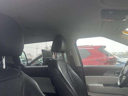 2023 Kia Carnival LX