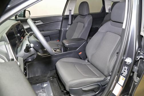 Gravity Gray 2024 Kia Sportage LX