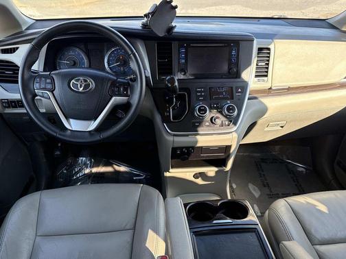 Midnight Black Metallic 2017 Toyota Sienna XLE