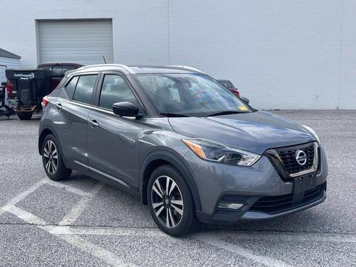 Gun Metallic 2020 Nissan Kicks SR