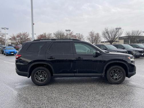 Crystal Black Pearl 2024 Honda Pilot TrailSport