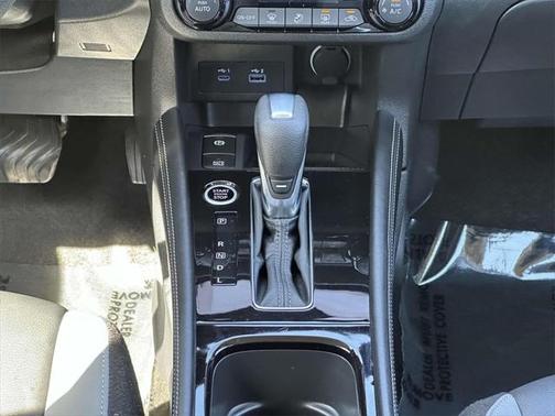 2022 Nissan Kicks SR